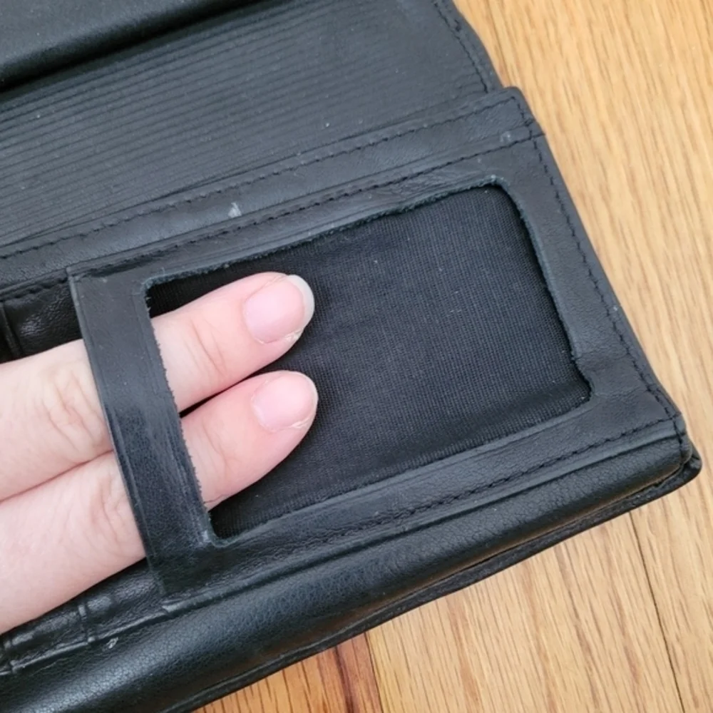 Wilson's Black Leather Women's Wallet with Coin Purse Pocket‎ Lots of Card Slots